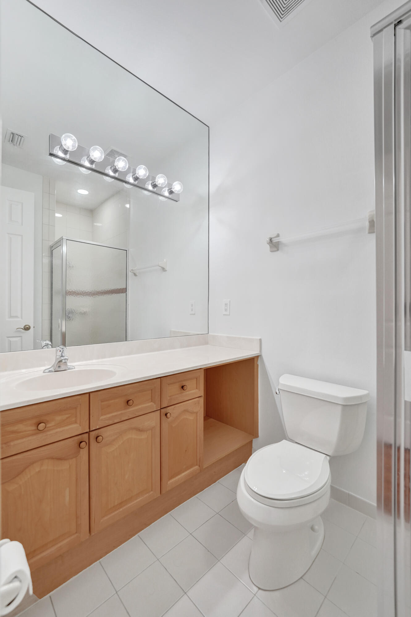 HOLLYWOOD OAKS - Residential