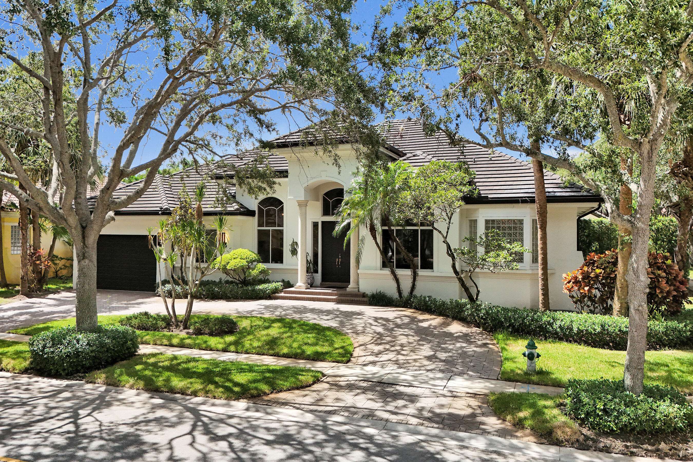 HOLLYWOOD OAKS - Residential