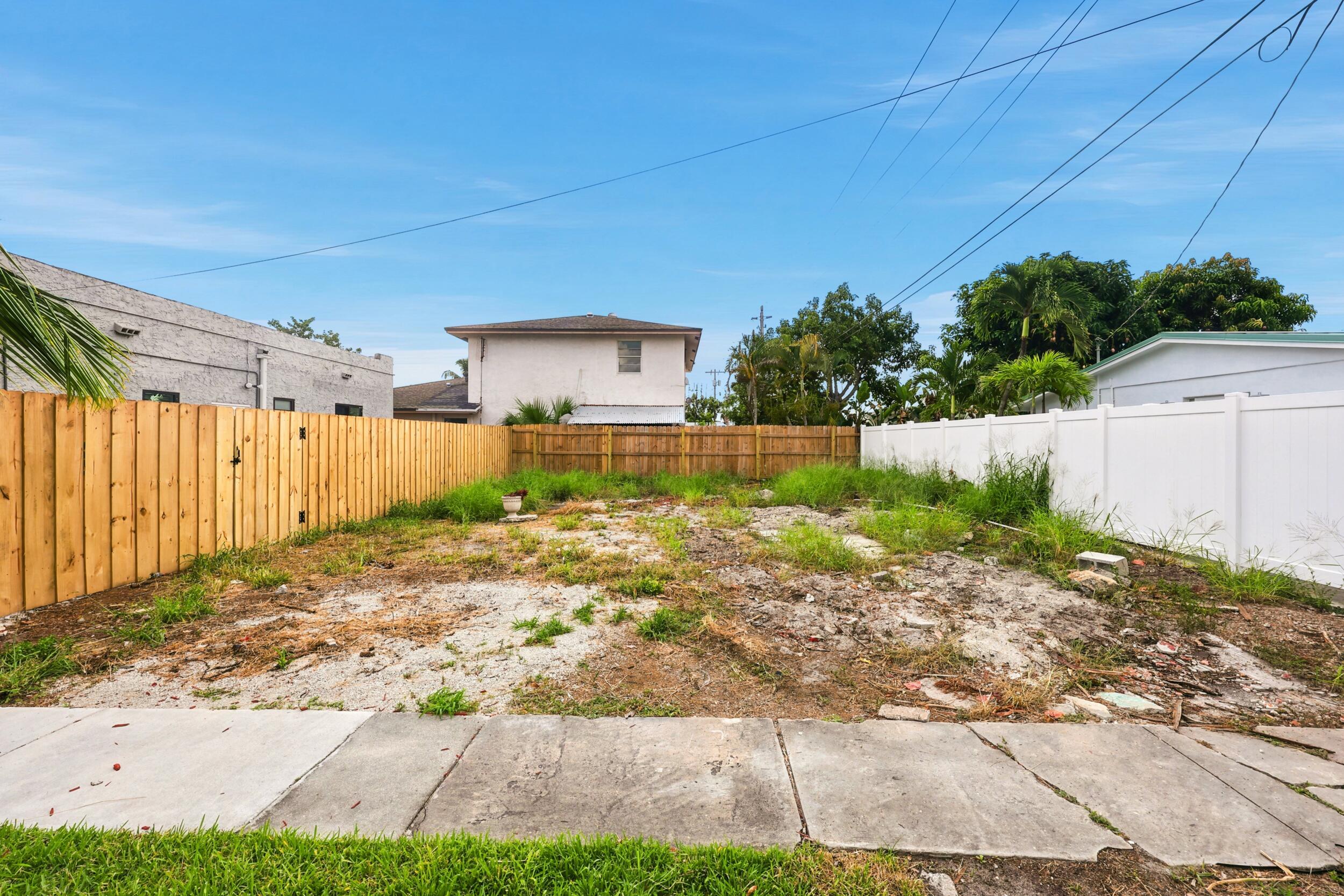 COLONIAL ESTATES - Residential