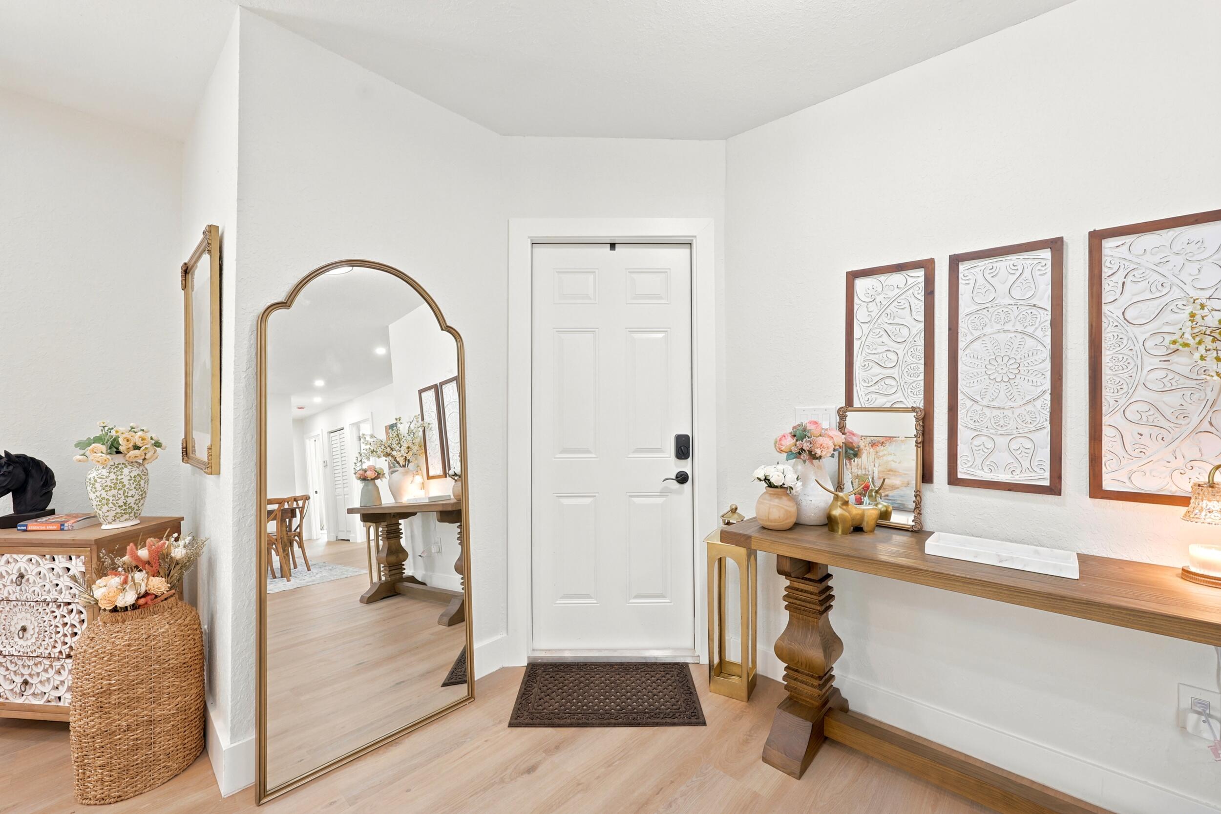 COLONIAL ESTATES - Residential
