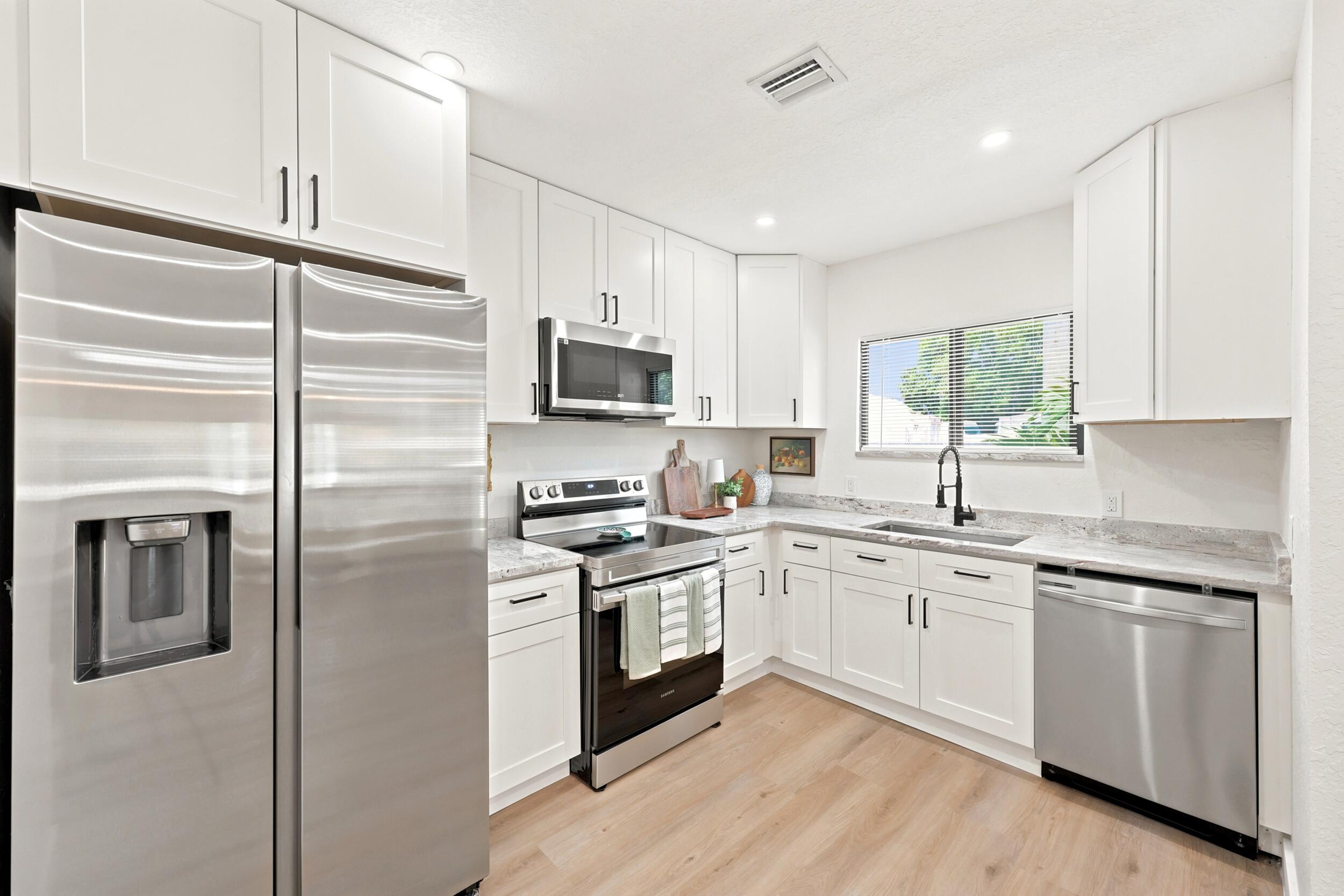 COLONIAL ESTATES - Residential