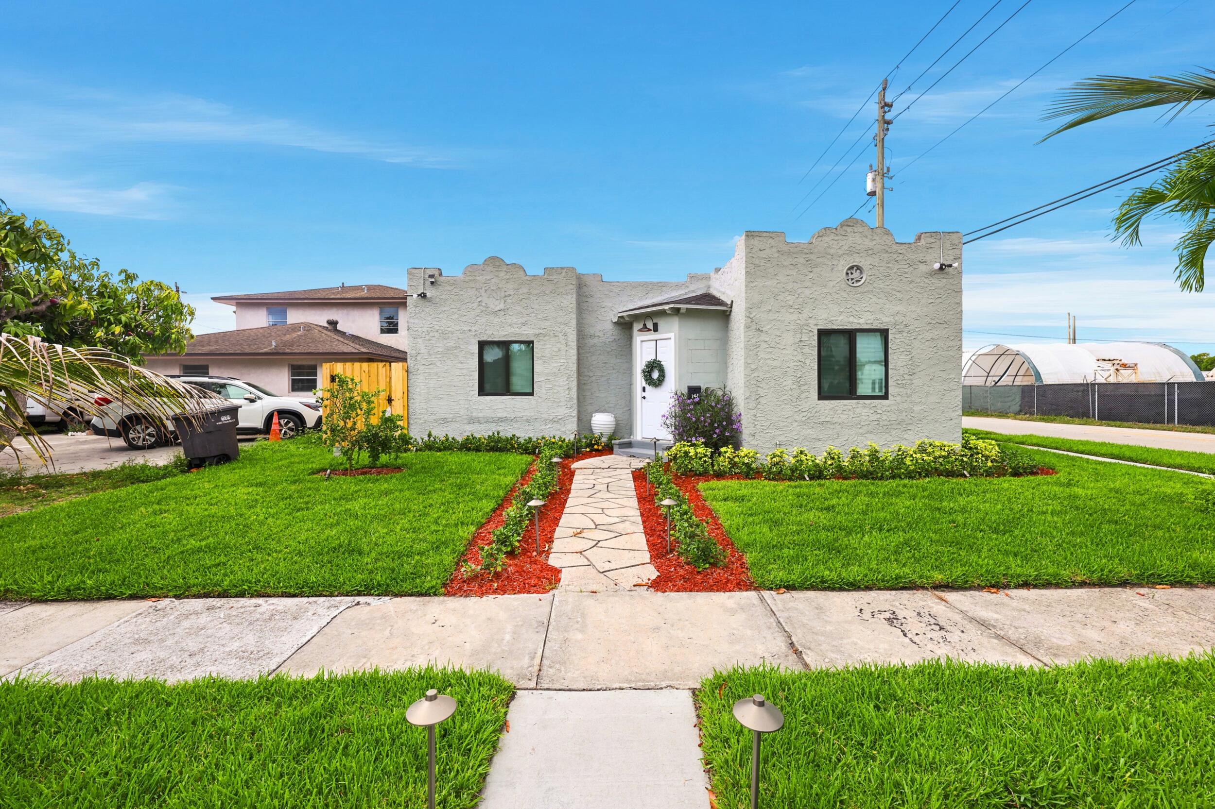 COLONIAL ESTATES - Residential