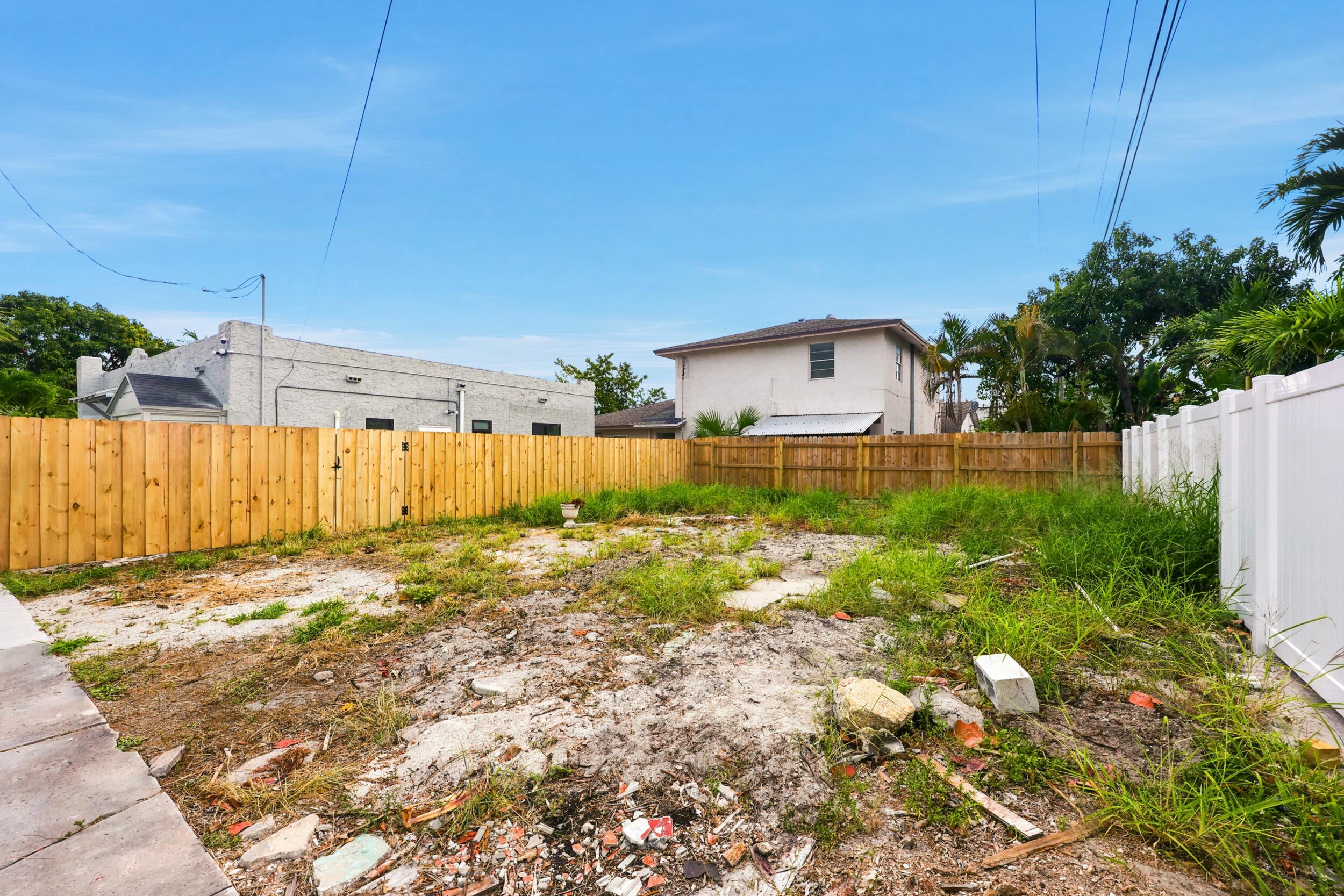 COLONIAL ESTATES - Residential