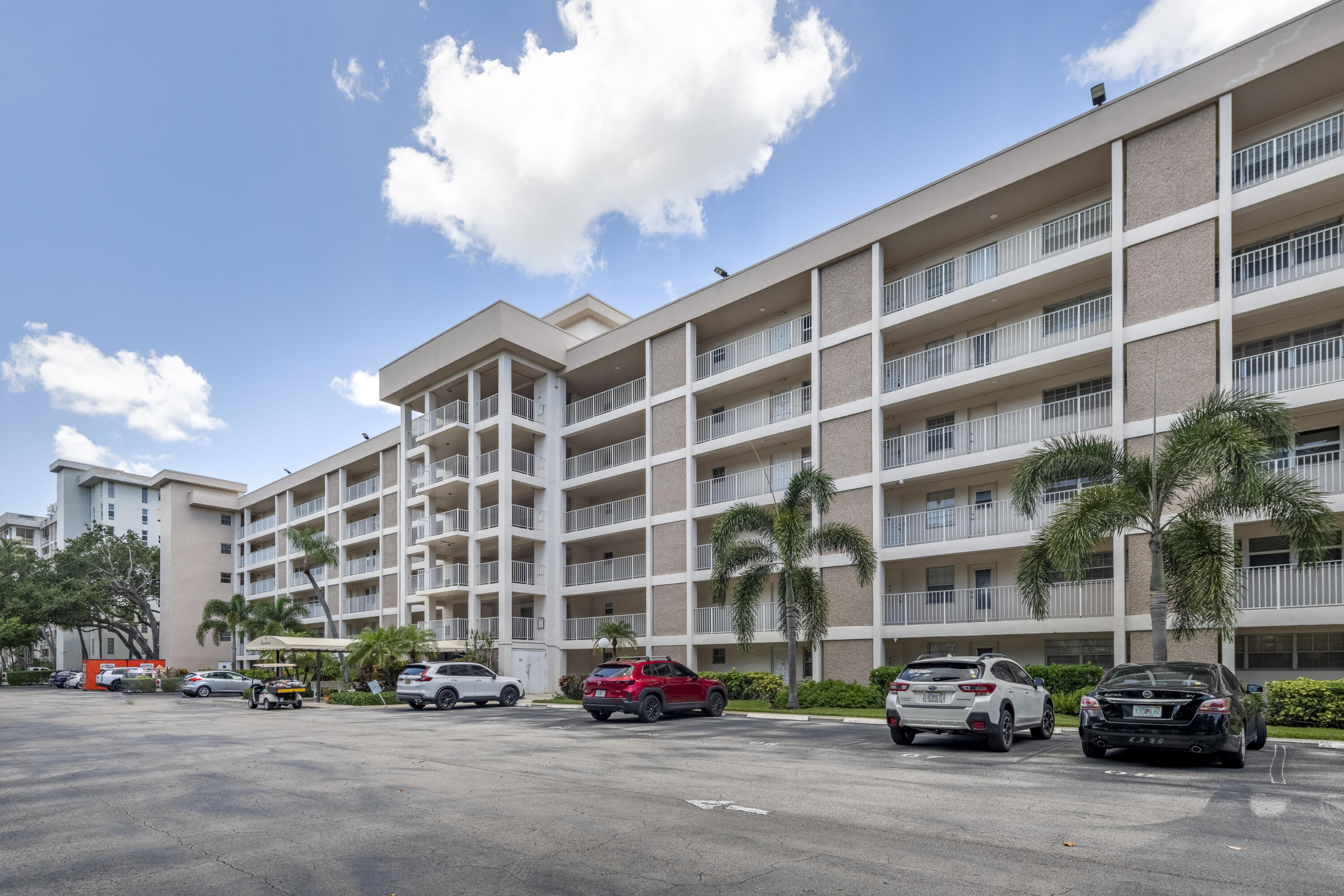 NO 14 PALM-AIRE COUNTRY CLUB - Residential