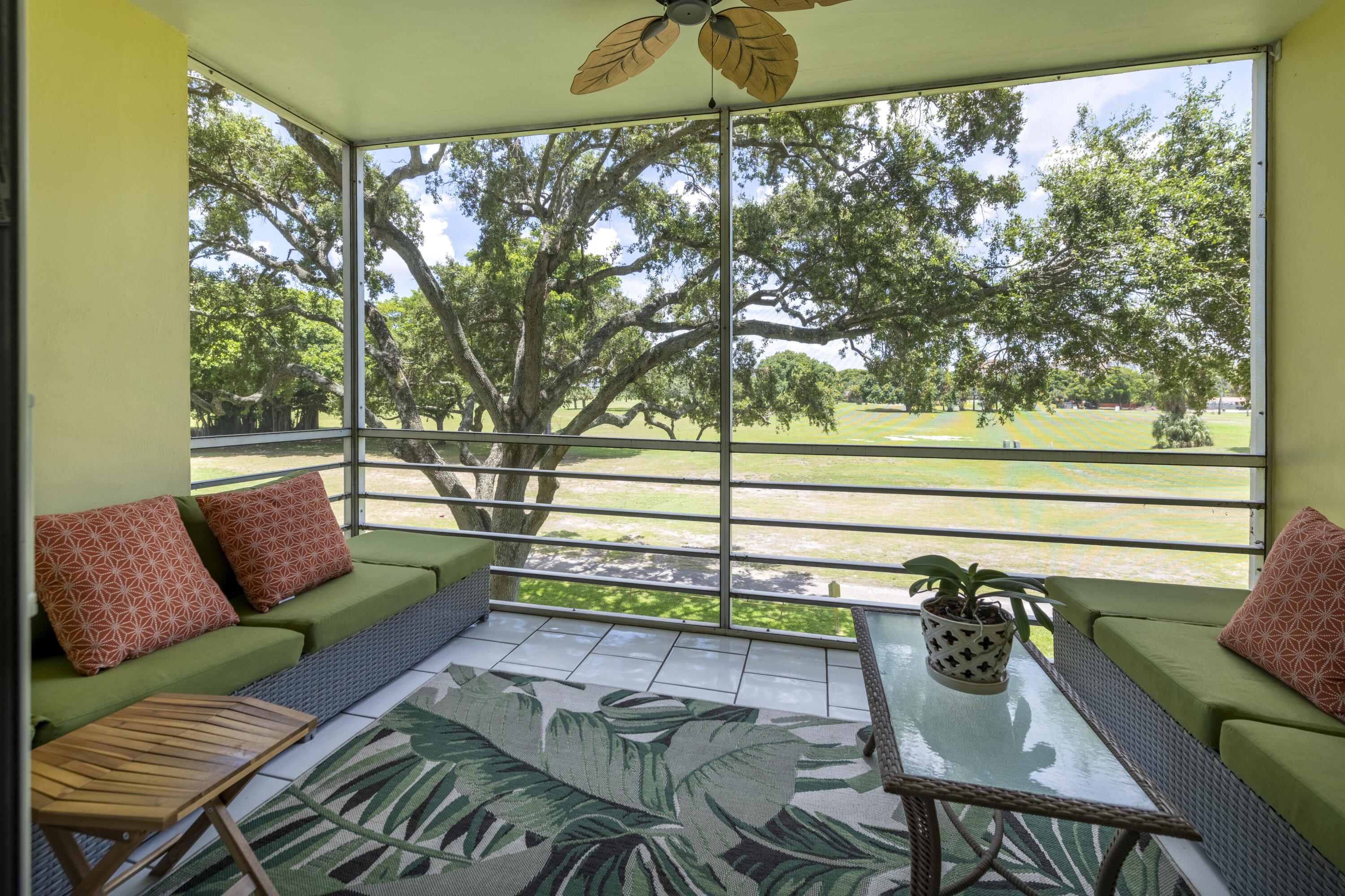 NO 14 PALM-AIRE COUNTRY CLUB - Residential