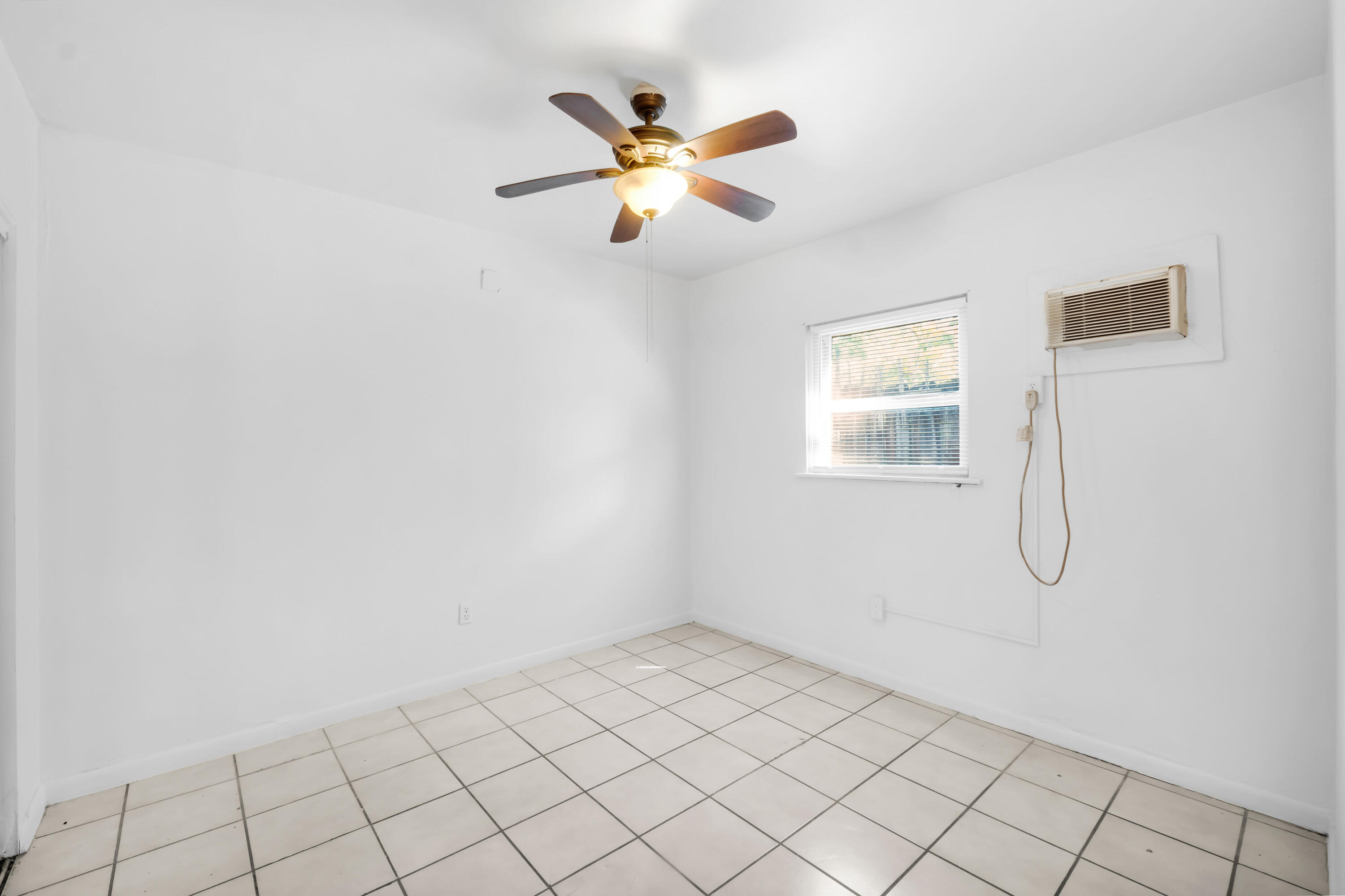 COLEE HAMMOCK - Residential Lease