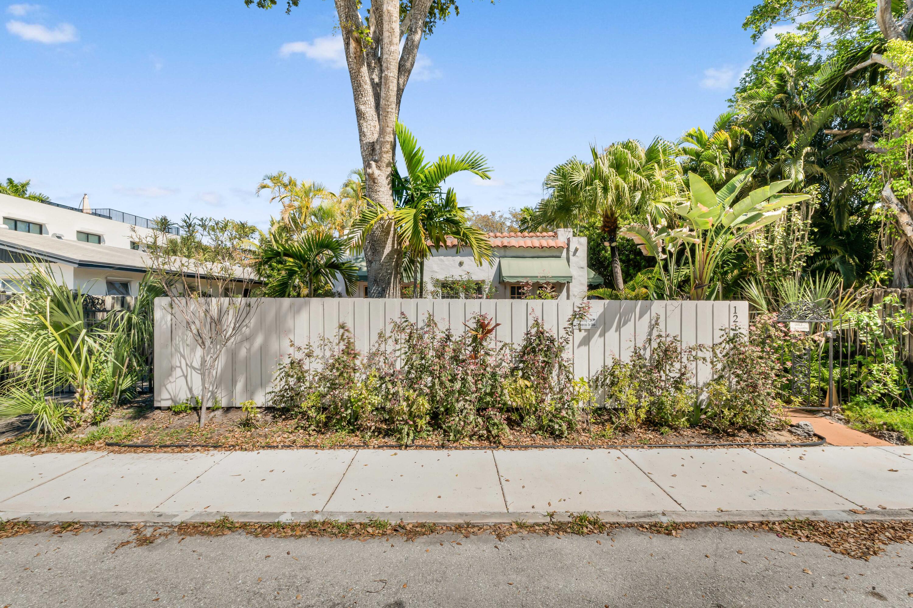 Nestled in the sought-after Colee Hammock neighborhood, just two blocks from Las Olas Boulevard, this detached rear house offers privacy, charm, and convenience. Enjoy incredible walkability to boutiques, restaurants, cafés, and the scenic Riverwalk. Inside, the home features an in-unit washer and dryer, a designated parking spot, and additional street parking. Whether you're exploring or relaxing, this home places you in the heart of Fort Lauderdale's vibrant lifestyle. Don't miss the chance to live in this amazing area.
