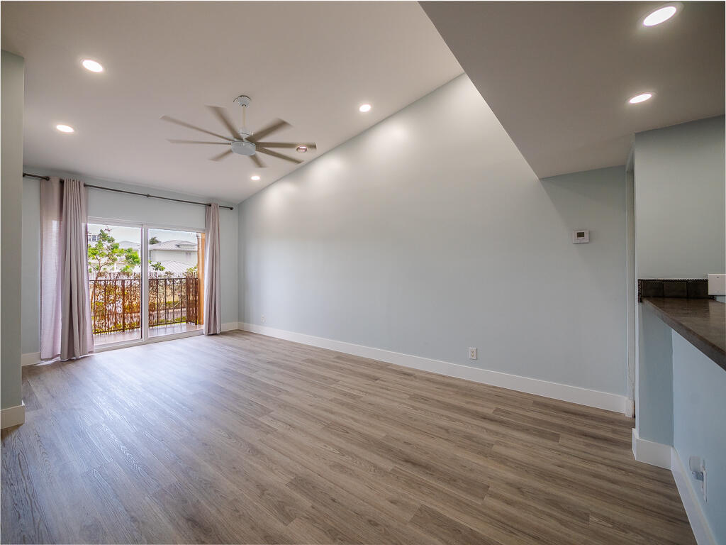 BAY REACH CONDO - Residential