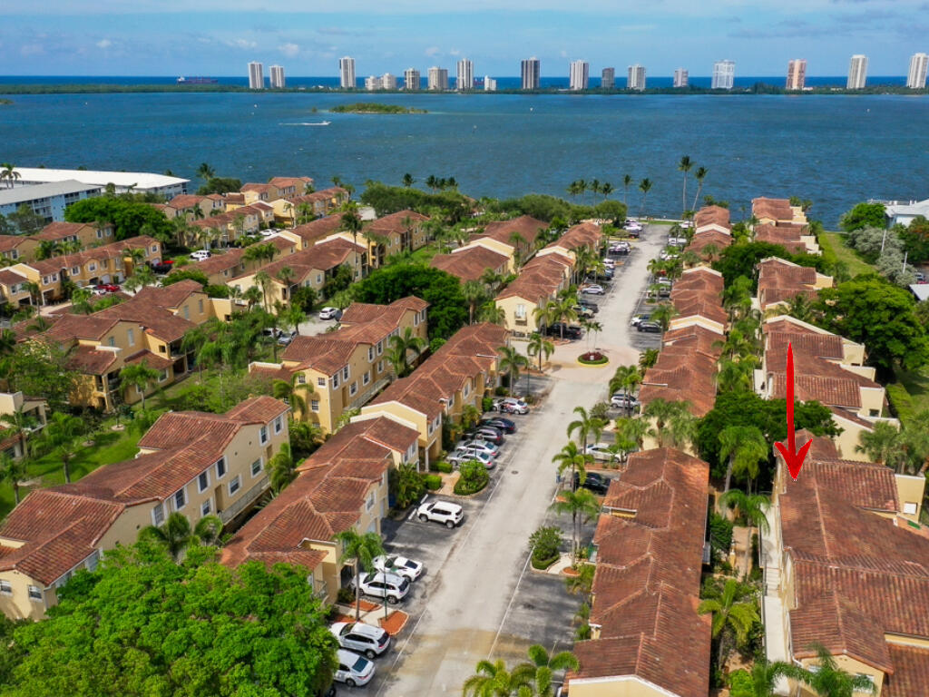 BAY REACH CONDO - Residential
