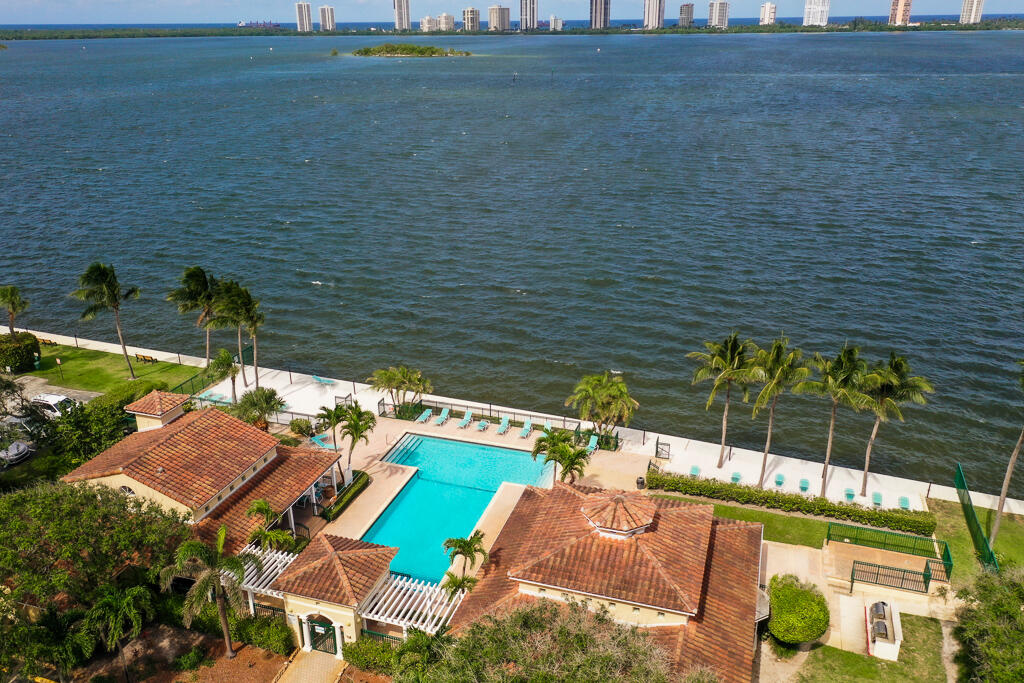 BAY REACH CONDO - Residential