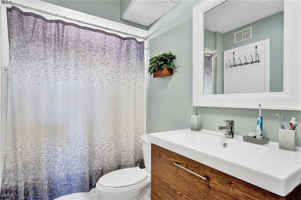 Lauderdale Oaks #8 - Residential