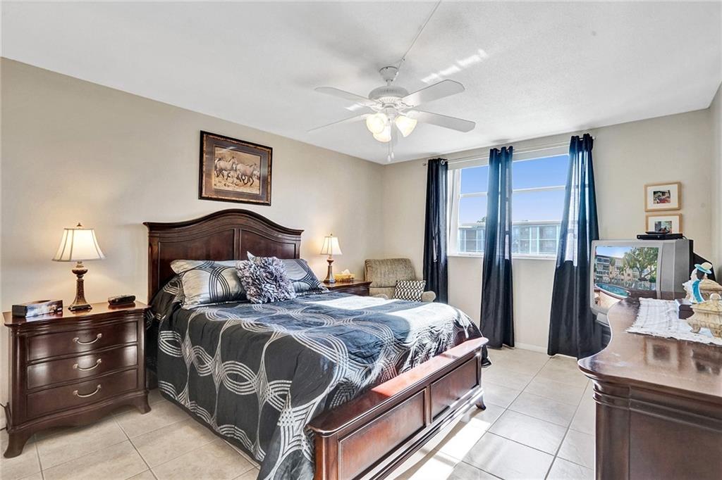 Lauderdale Oaks #8 - Residential