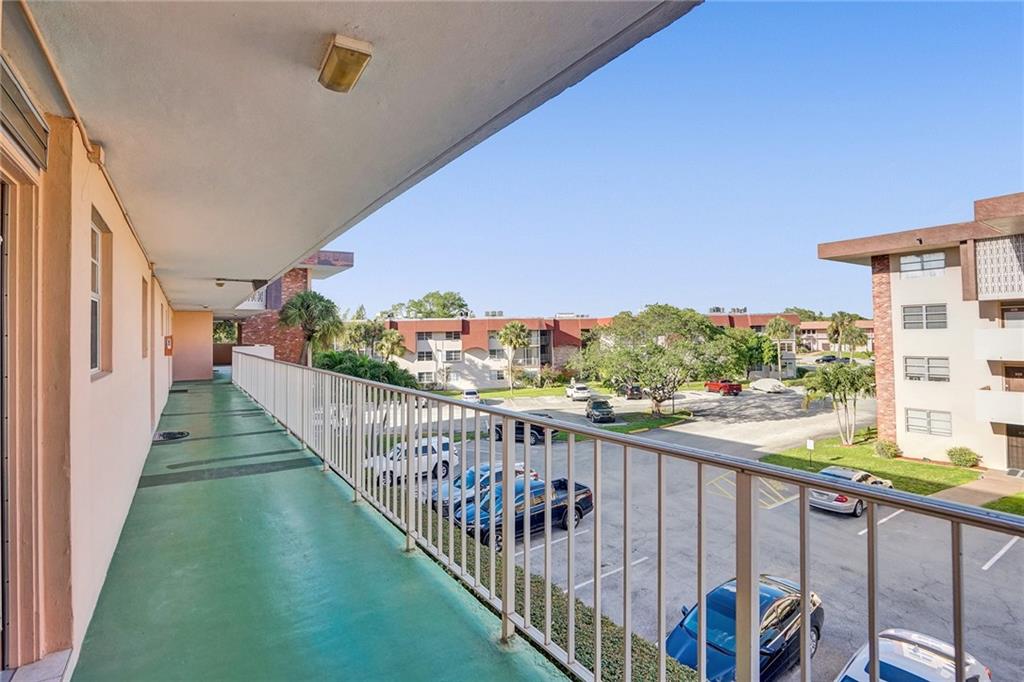 Lauderdale Oaks #8 - Residential