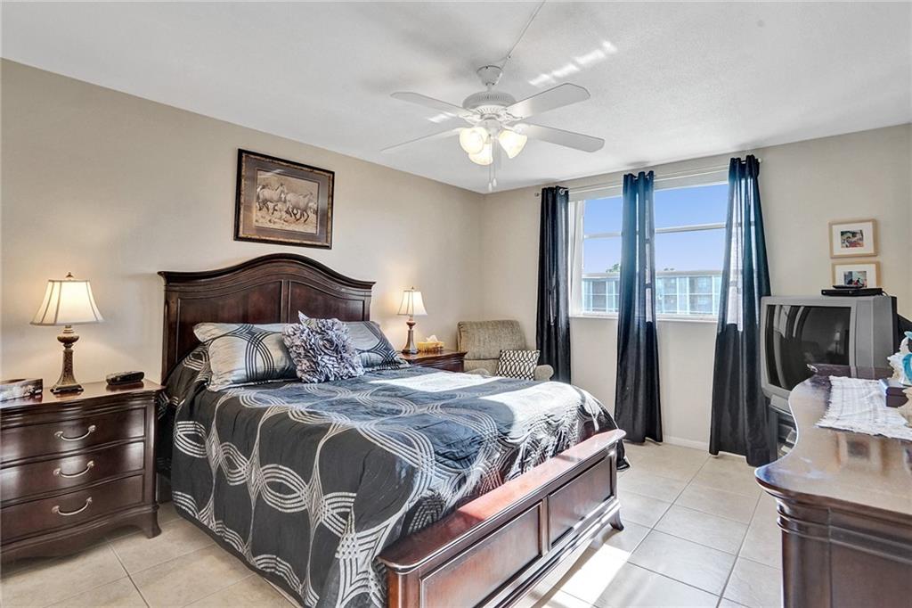 Lauderdale Oaks #8 - Residential