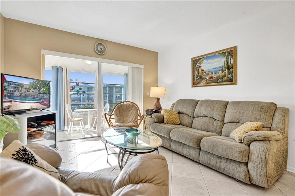 Lauderdale Oaks #8 - Residential