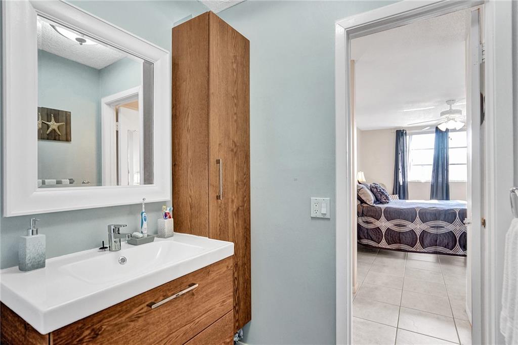 Lauderdale Oaks #8 - Residential