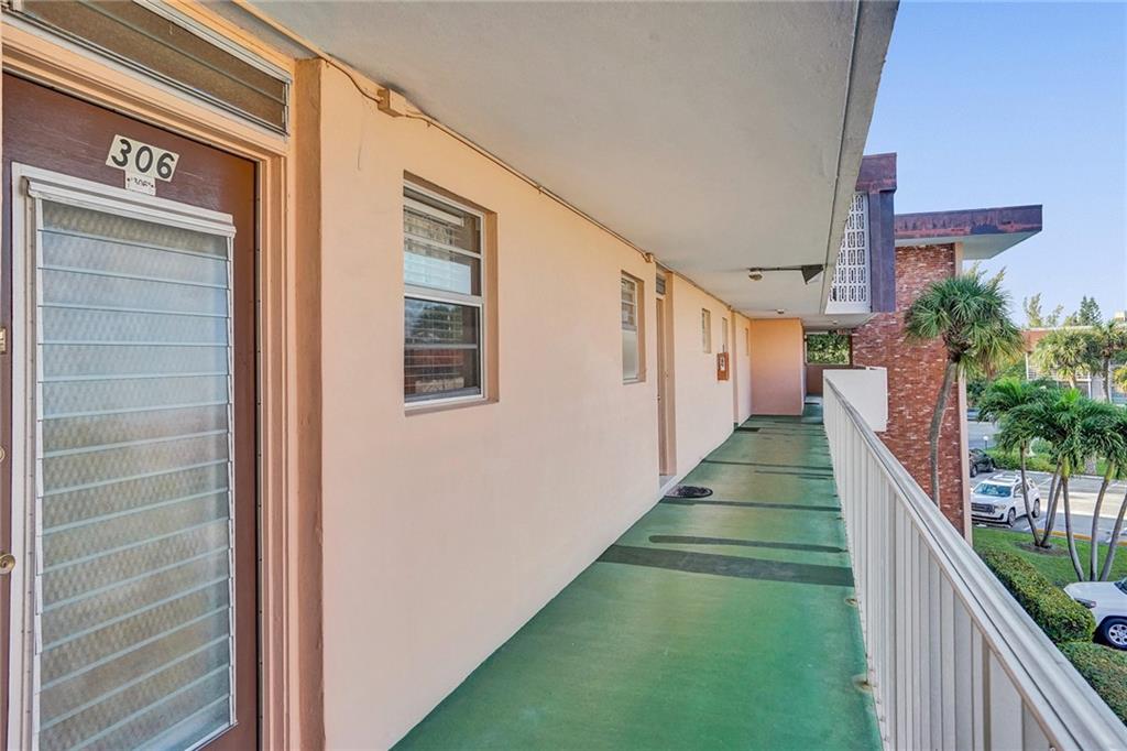 Lauderdale Oaks #8 - Residential