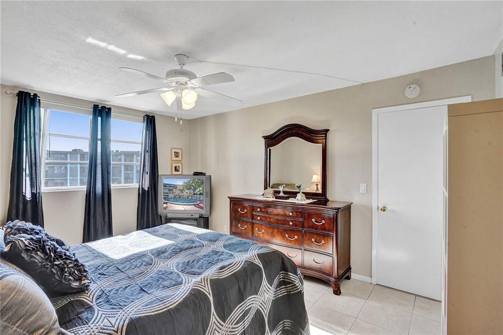Lauderdale Oaks #8 - Residential
