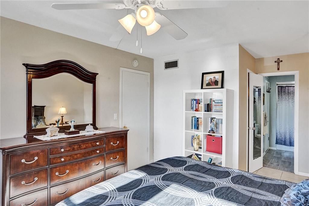 Lauderdale Oaks #8 - Residential