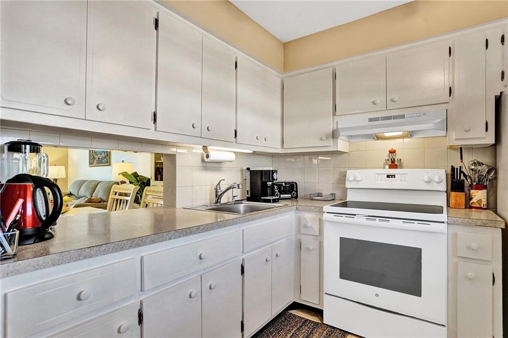 Lauderdale Oaks #8 - Residential
