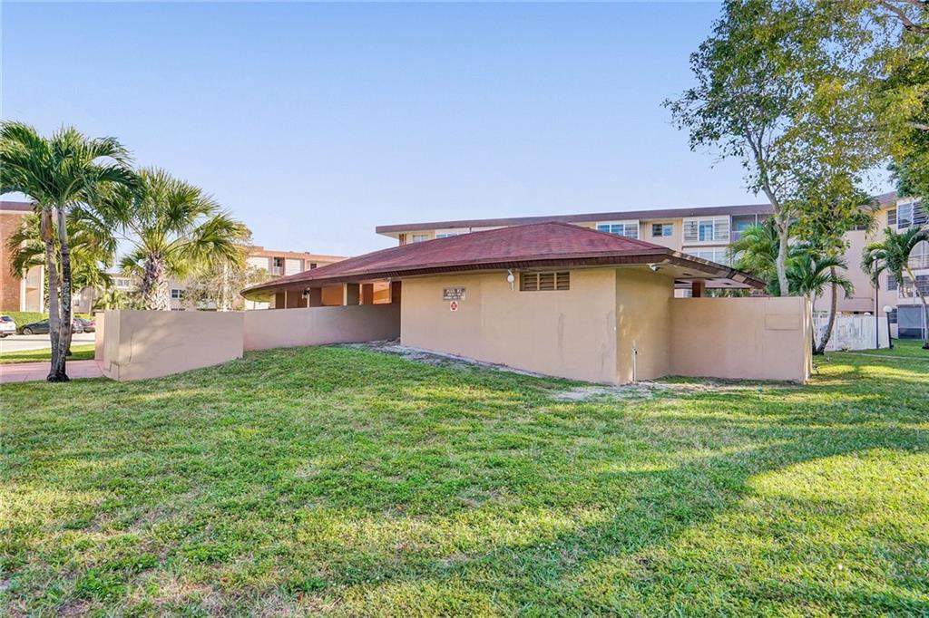 Lauderdale Oaks #8 - Residential