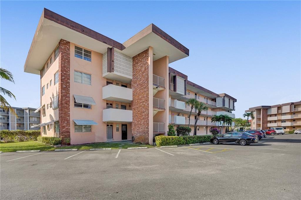 Lauderdale Oaks #8 - Residential