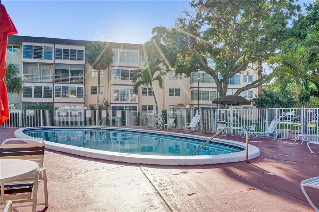 Lauderdale Oaks #8 - Residential