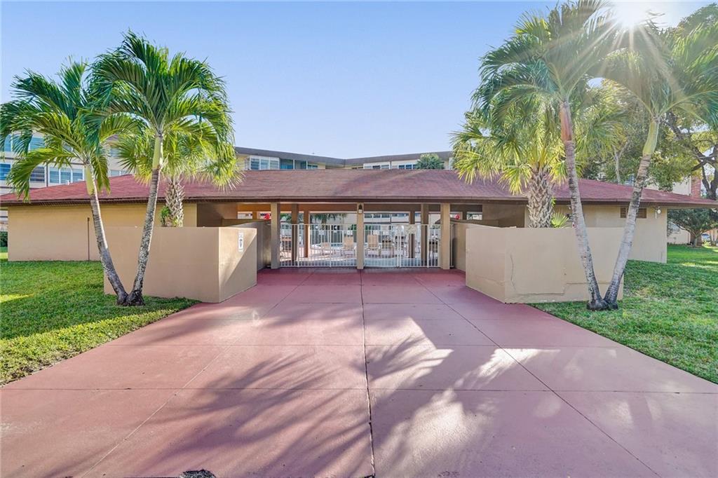 Lauderdale Oaks #8 - Residential