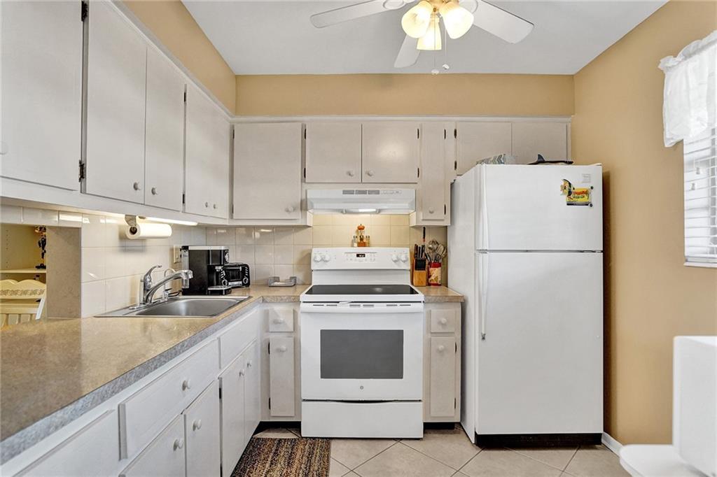 Lauderdale Oaks #8 - Residential
