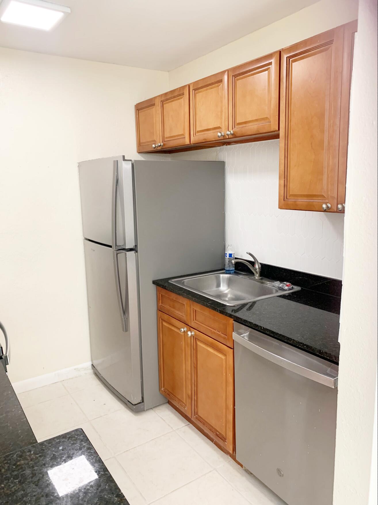 CROSSINGS OF BOYNTON BEACH COND - Residential Lease