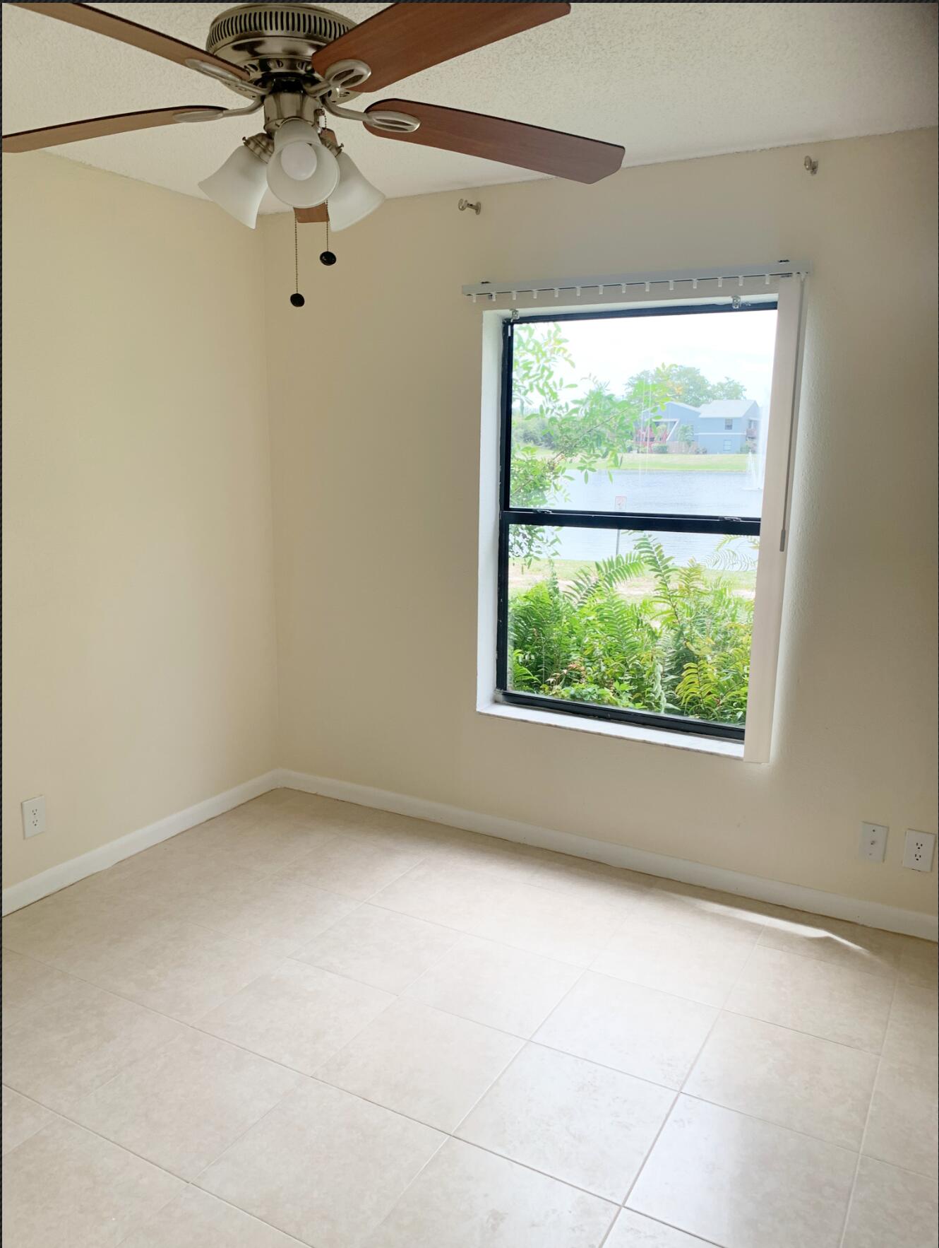 CROSSINGS OF BOYNTON BEACH COND - Residential Lease