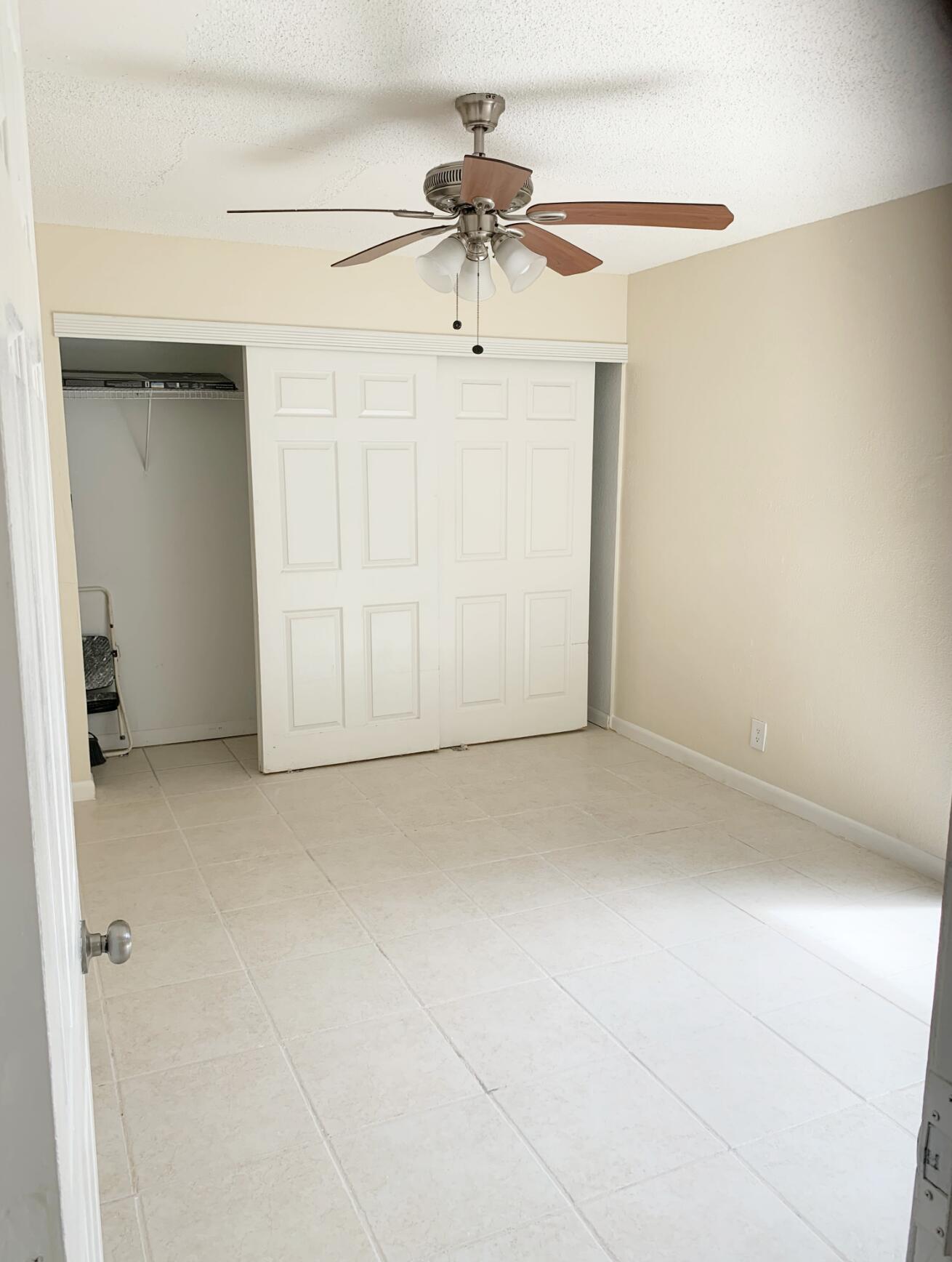 CROSSINGS OF BOYNTON BEACH COND - Residential Lease