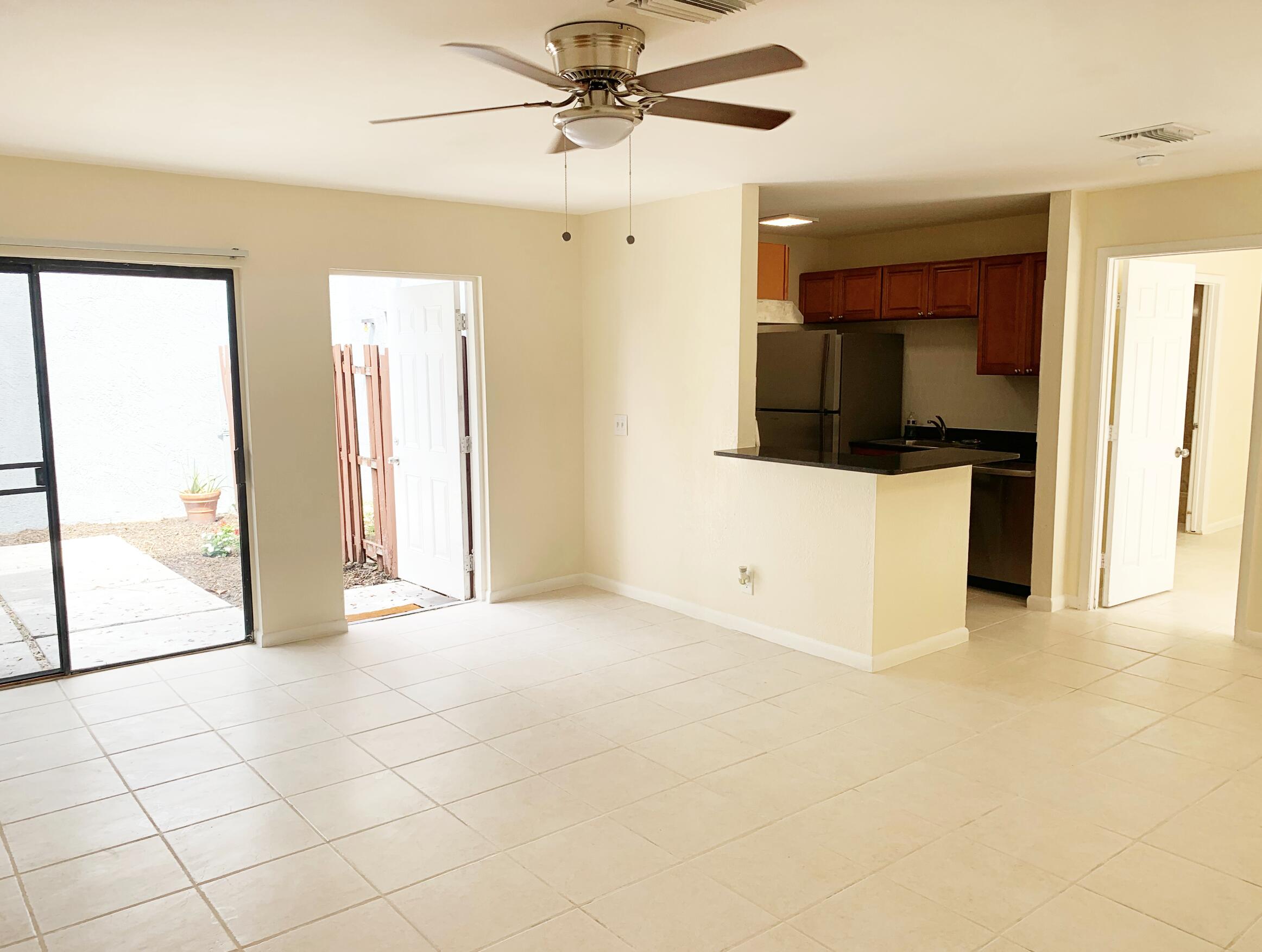CROSSINGS OF BOYNTON BEACH COND - Residential Lease