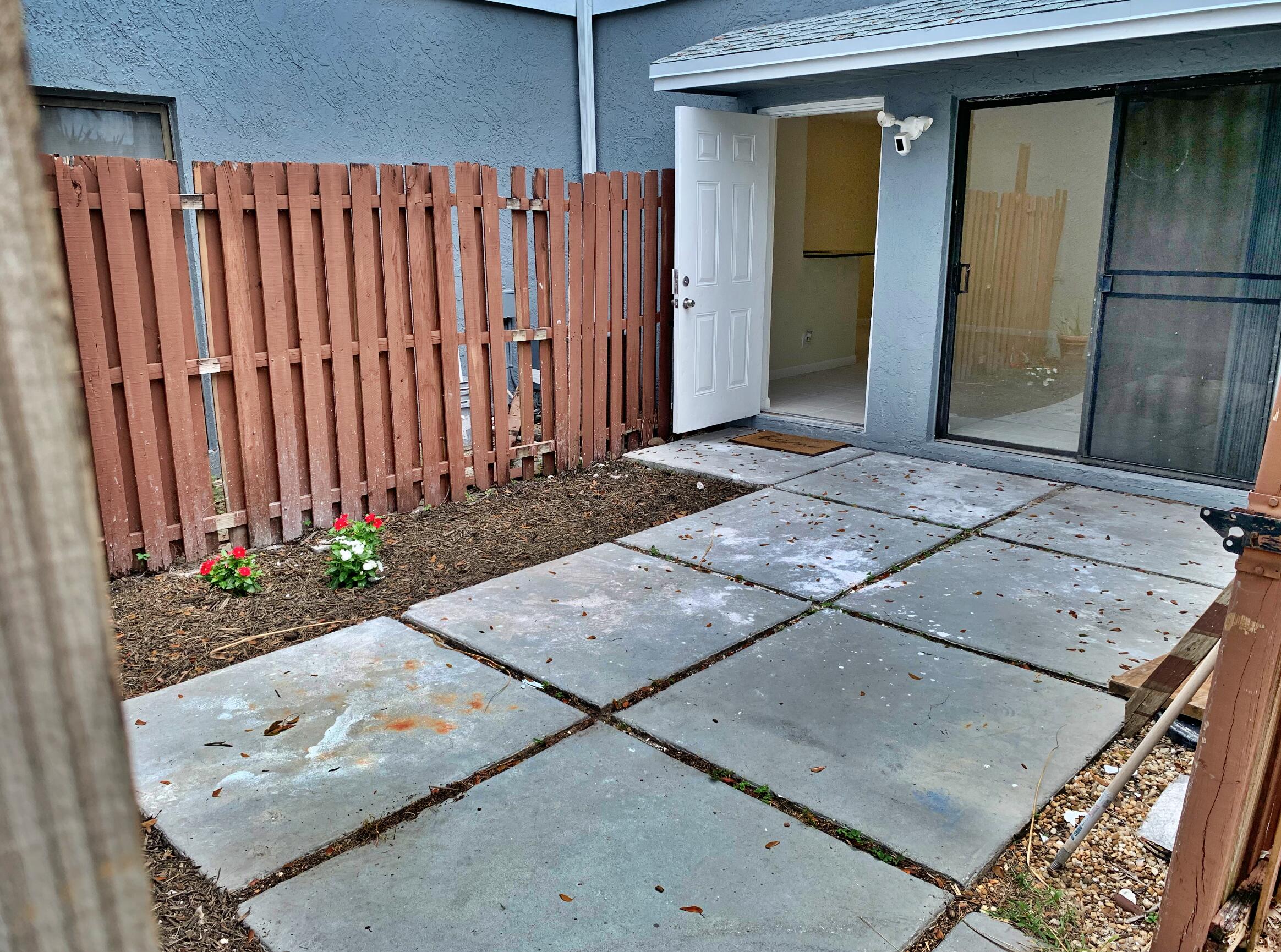 CROSSINGS OF BOYNTON BEACH COND - Residential Lease