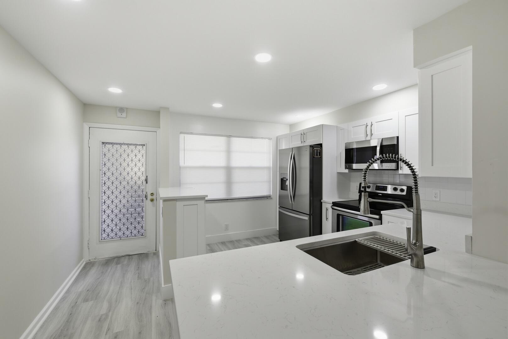 VICTORIA VILLAGE F CONDO - Residential