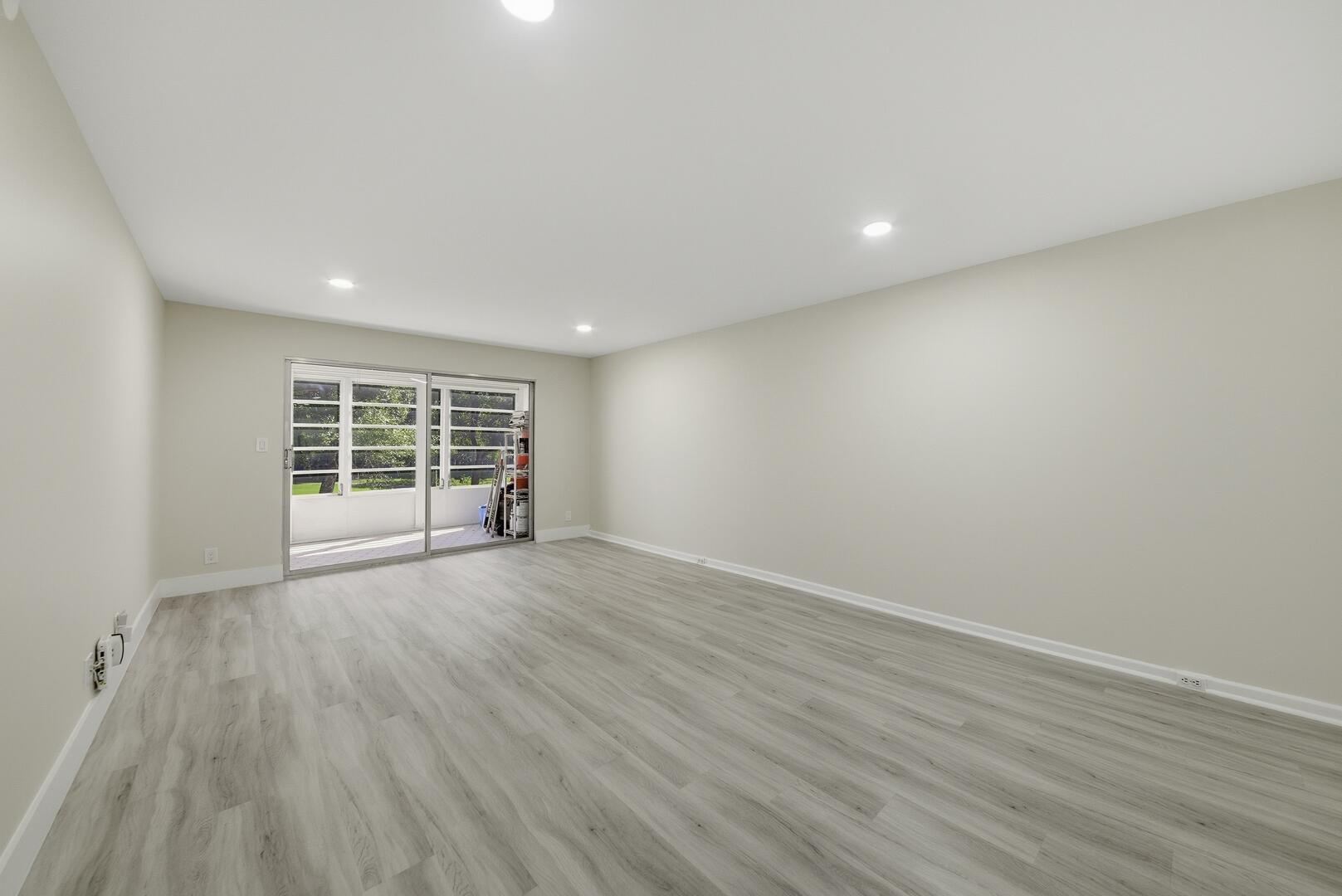 VICTORIA VILLAGE F CONDO - Residential