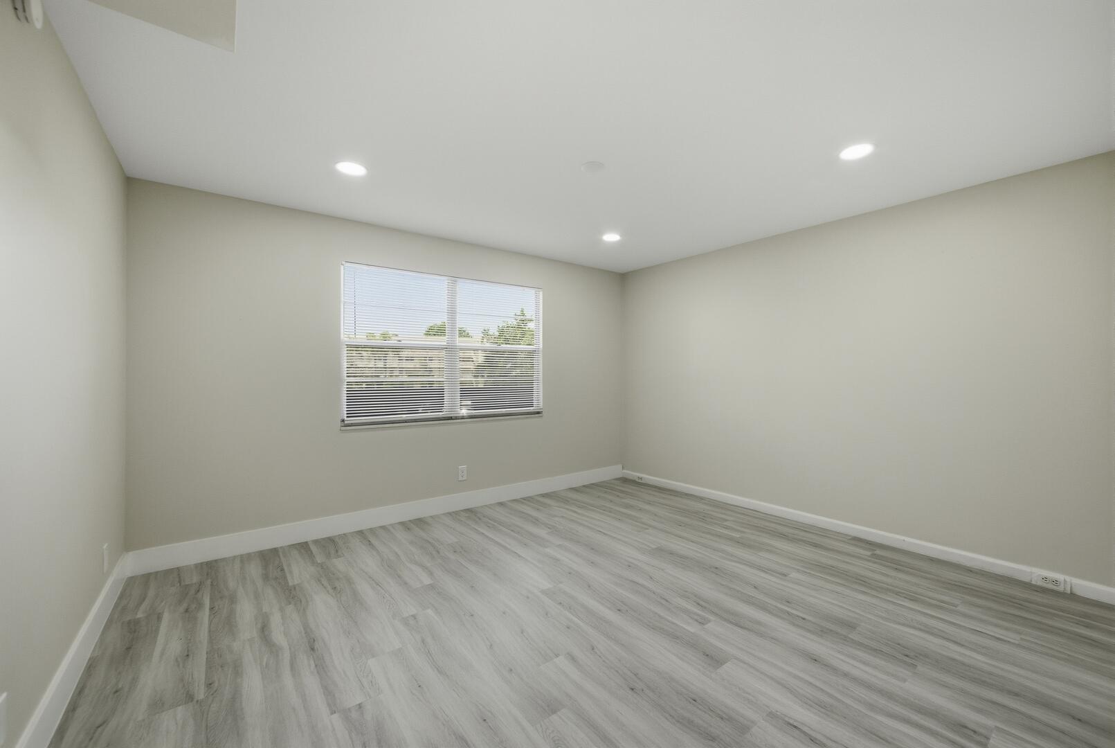 VICTORIA VILLAGE F CONDO - Residential