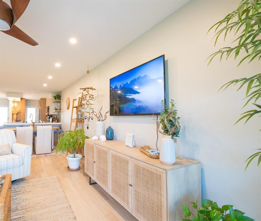 Penthouse North - Residential