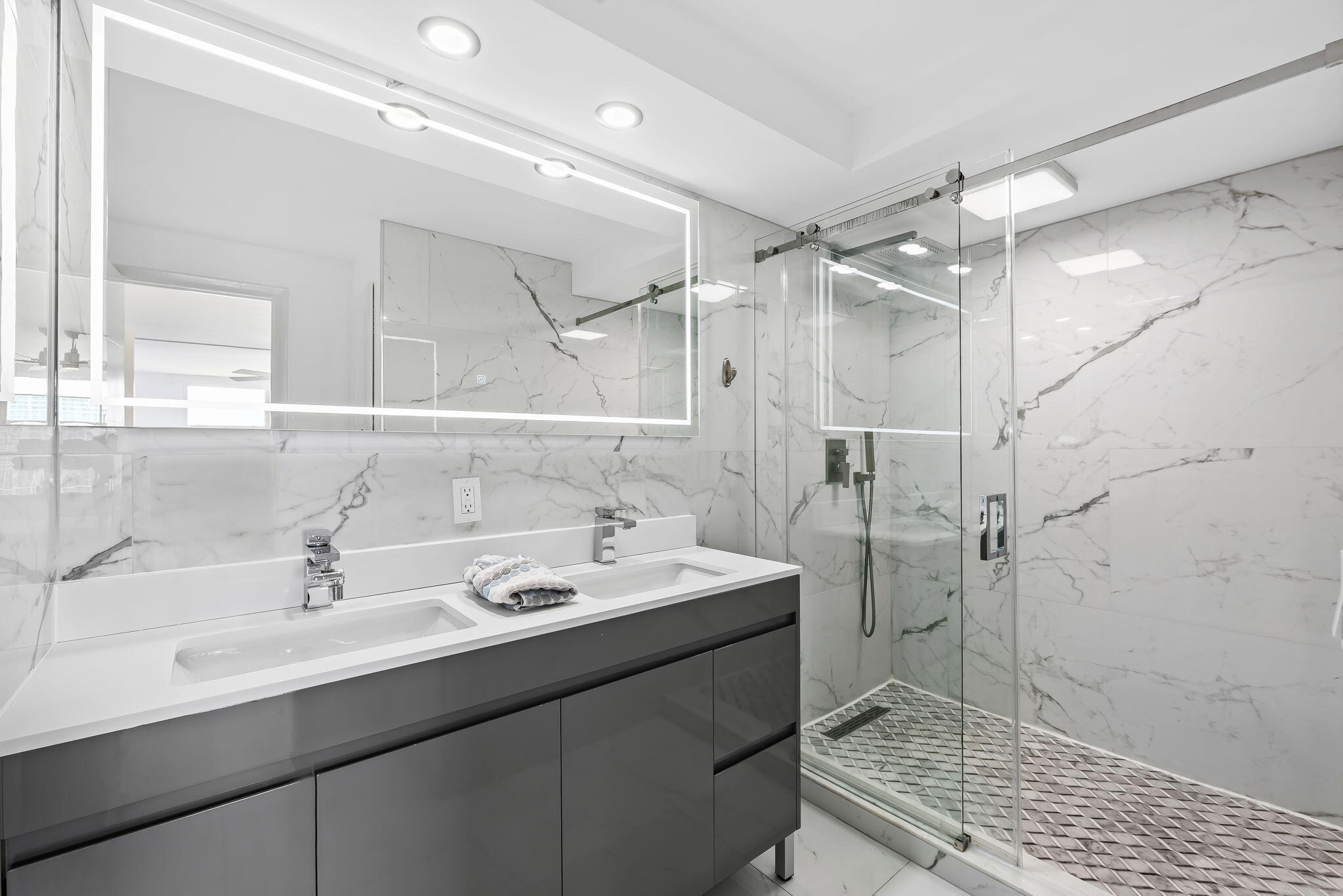 ADMIRALS PORT CONDO - EAST BLDG - Residential