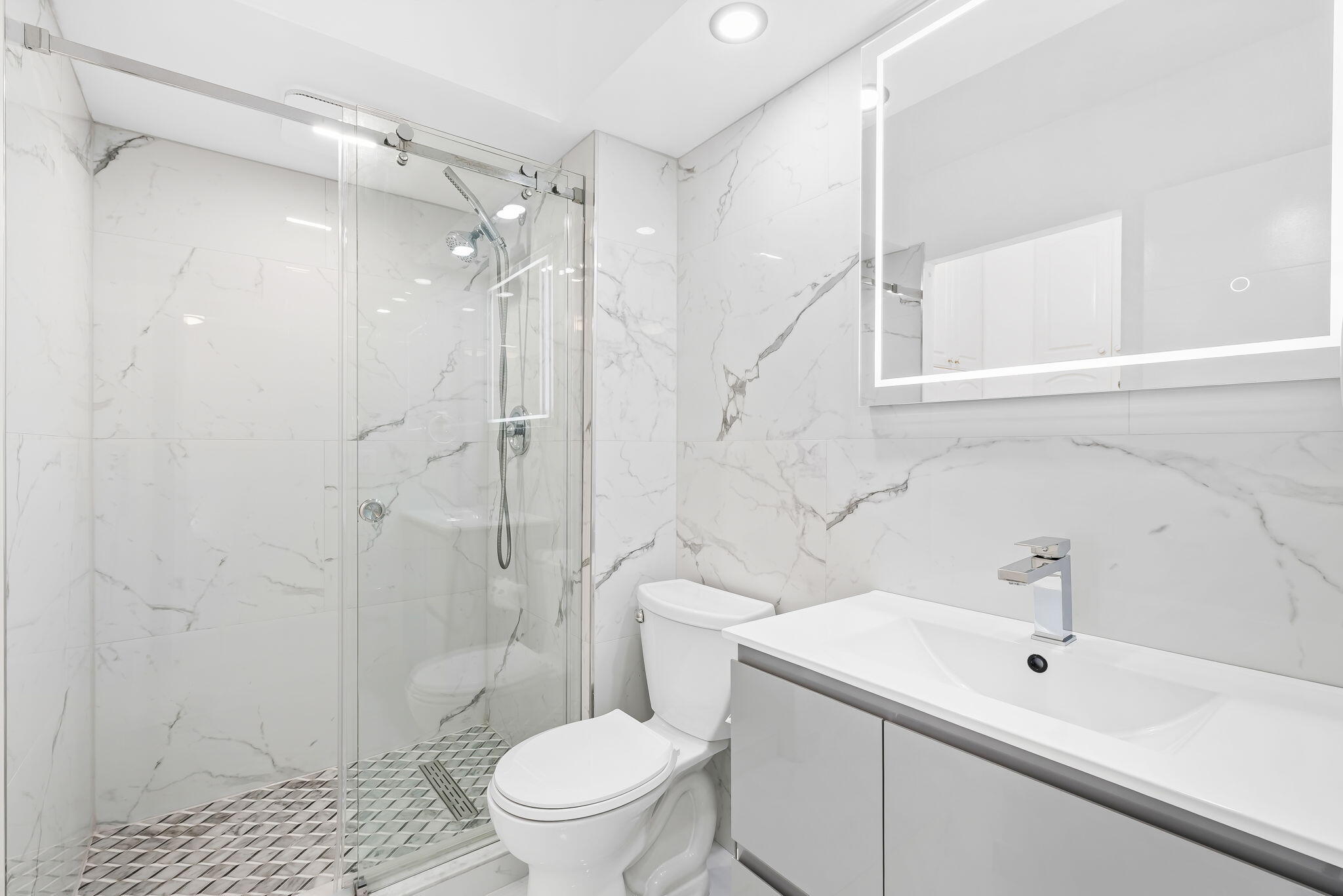 ADMIRALS PORT CONDO - EAST BLDG - Residential