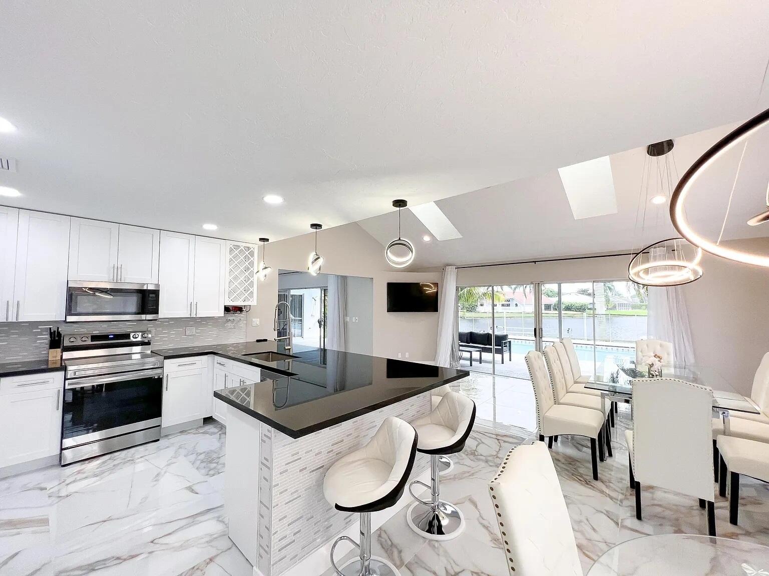 GREENVIEW SHORES 2 OF WELLINGTON - Residential