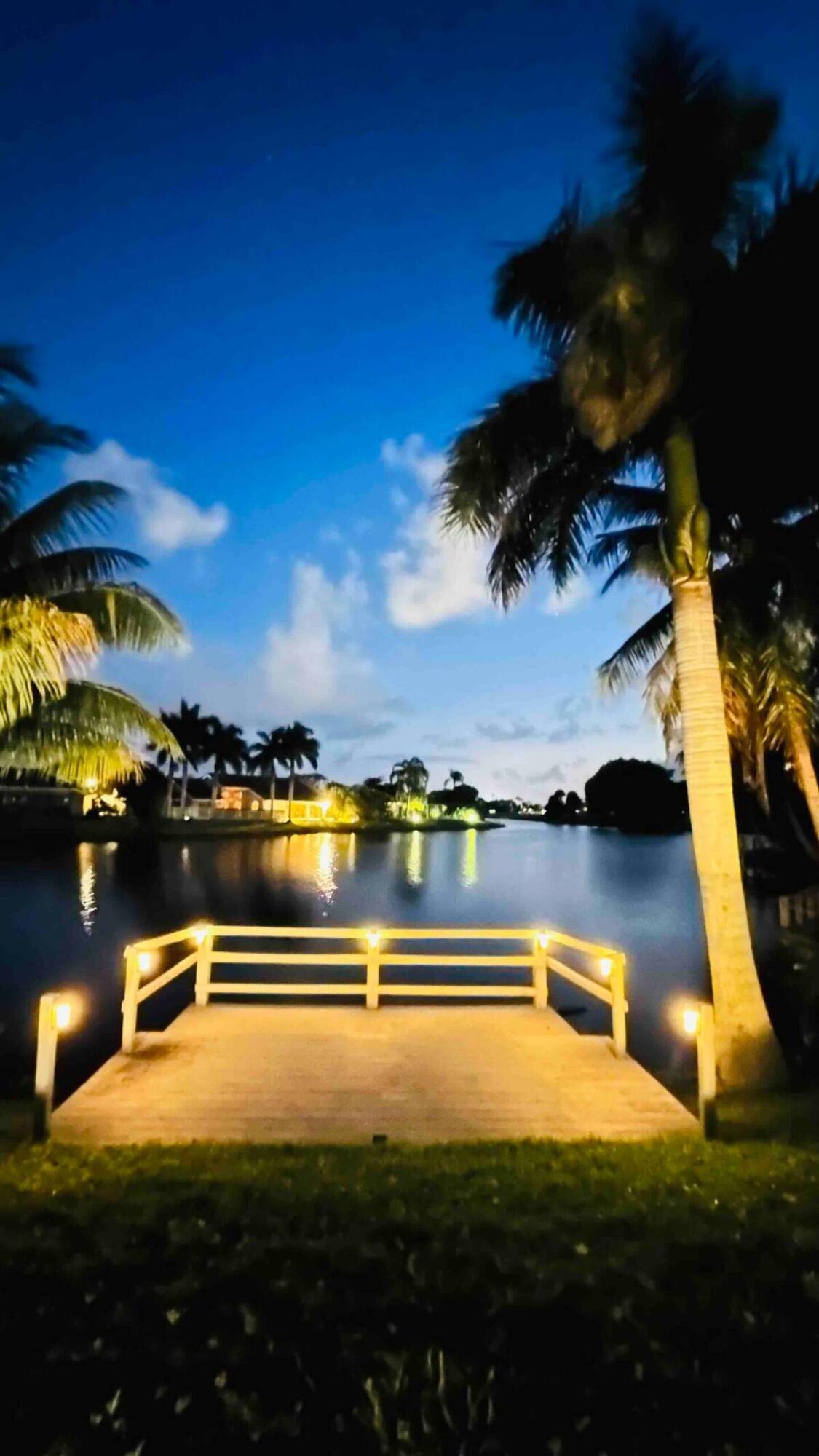 GREENVIEW SHORES 2 OF WELLINGTON - Residential