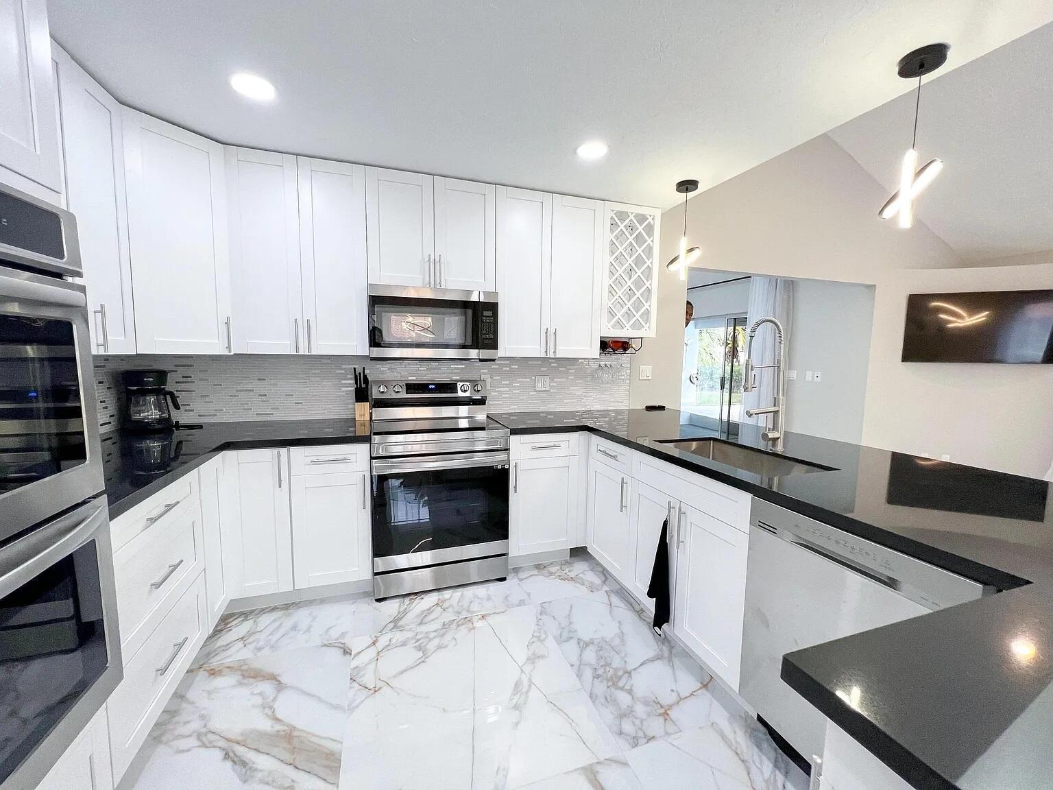 GREENVIEW SHORES 2 OF WELLINGTON - Residential
