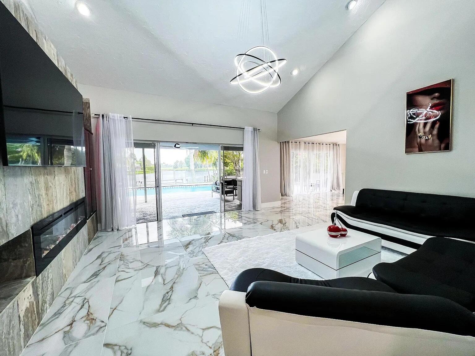 GREENVIEW SHORES 2 OF WELLINGTON - Residential