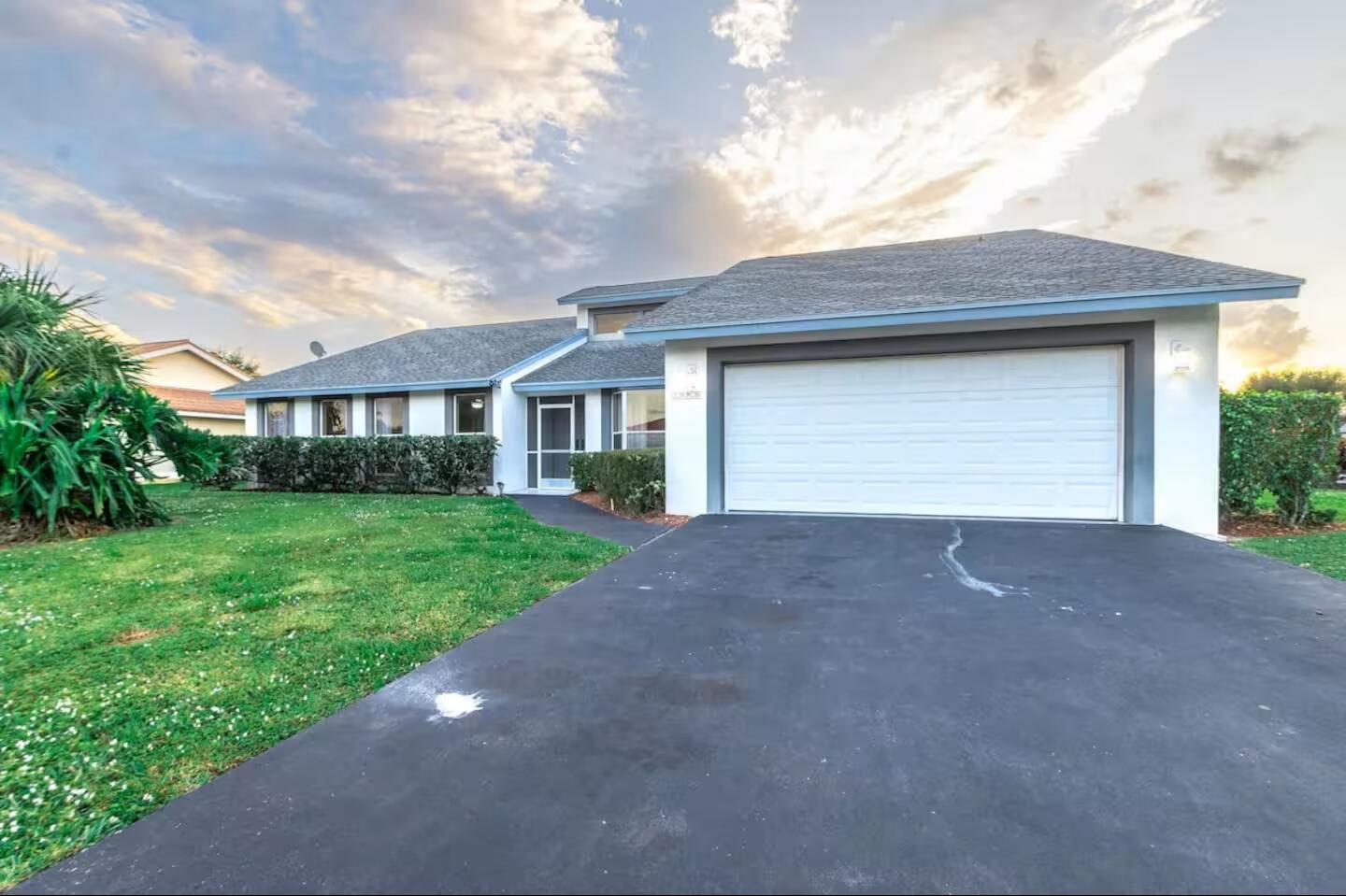 GREENVIEW SHORES 2 OF WELLINGTON - Residential