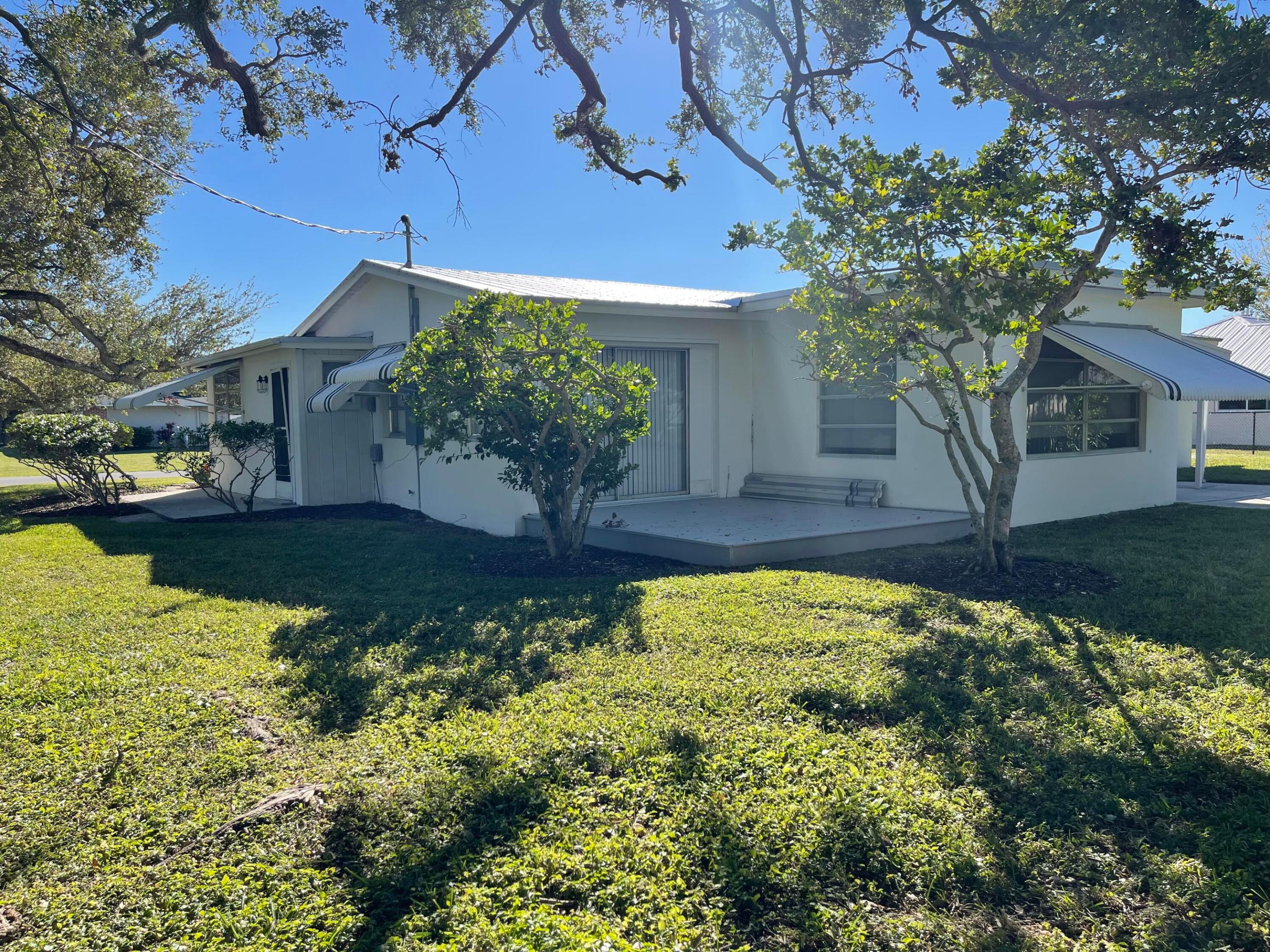 VERO SHORES UNIT 1 - Residential