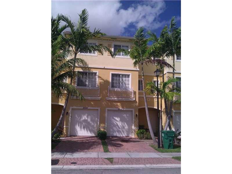 Spacious 3 Story Townhouse for Rent. 3 bedrooms and 2.5 bath for rent