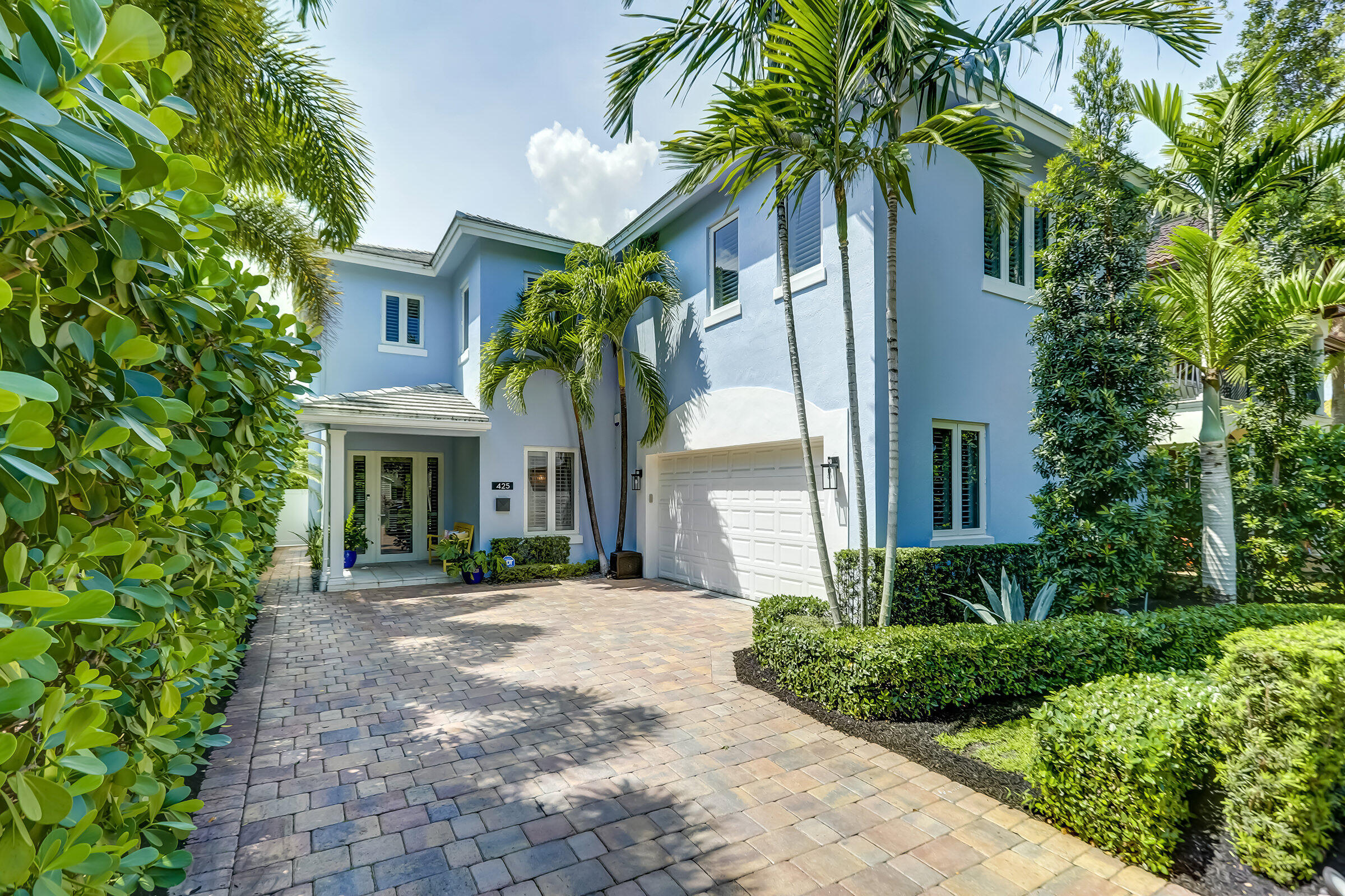 GORGEOUS,UPDATED 5BED 4BATH POOL HOME WITH 2 CAR GARAGE IN THE HEART OF HIGHLY DESIRABLE VICTORIA PARK!THIS LUXURIOUS HOME FEATURES 30FT CEILINGS,REAL SOLID WOOD FLOORS,PLANTATION SHUTTERS,BEAUTIFUL CHANDELIERS,FORMAL DINING &LIVING ROOM,FAMILY ROOM,& LUSH BACKYARD WITH HEATED SALTWATER POOL PERFECT FOR ENTERTAINING.EAT-IN GOURMET KITCHEN WITH QUARTZ COUNTERTOPS,WINE COOLER, PANTRY,ISLAND,& RESTAURANT CALIBER RANGE.OVERSIZED MASTER WITH PRIVATE BALCONY.BRAND NEW MASTER BATHROOM WITH HIGH END ITALIAN MARBLE,DUAL SINKS,SEPARATE SHOWER & SOAKING TUB,& BRAND NEW CUSTOM CLOSETS!CONVENIENT FIRST FLOOR BEDROOM HAS CUSTOM BUILT IN MURPHY BED GREAT FOR GUESTS & FULL BATHROOM.PERFECT LOCATION WALKING/BIKING DISTANCE TO DOWNTOWN,LAS OLAS,&THE BEACH!WHOLE HOUSE HURRICANE IMPACT GLASS+PRIVATE DOG RUN!