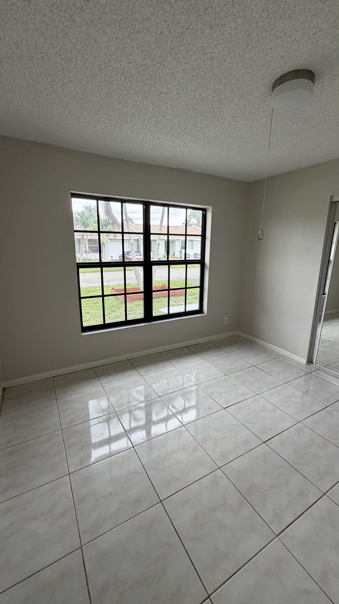 LAKEWOOD ON THE GREEN SEC 2 - Residential