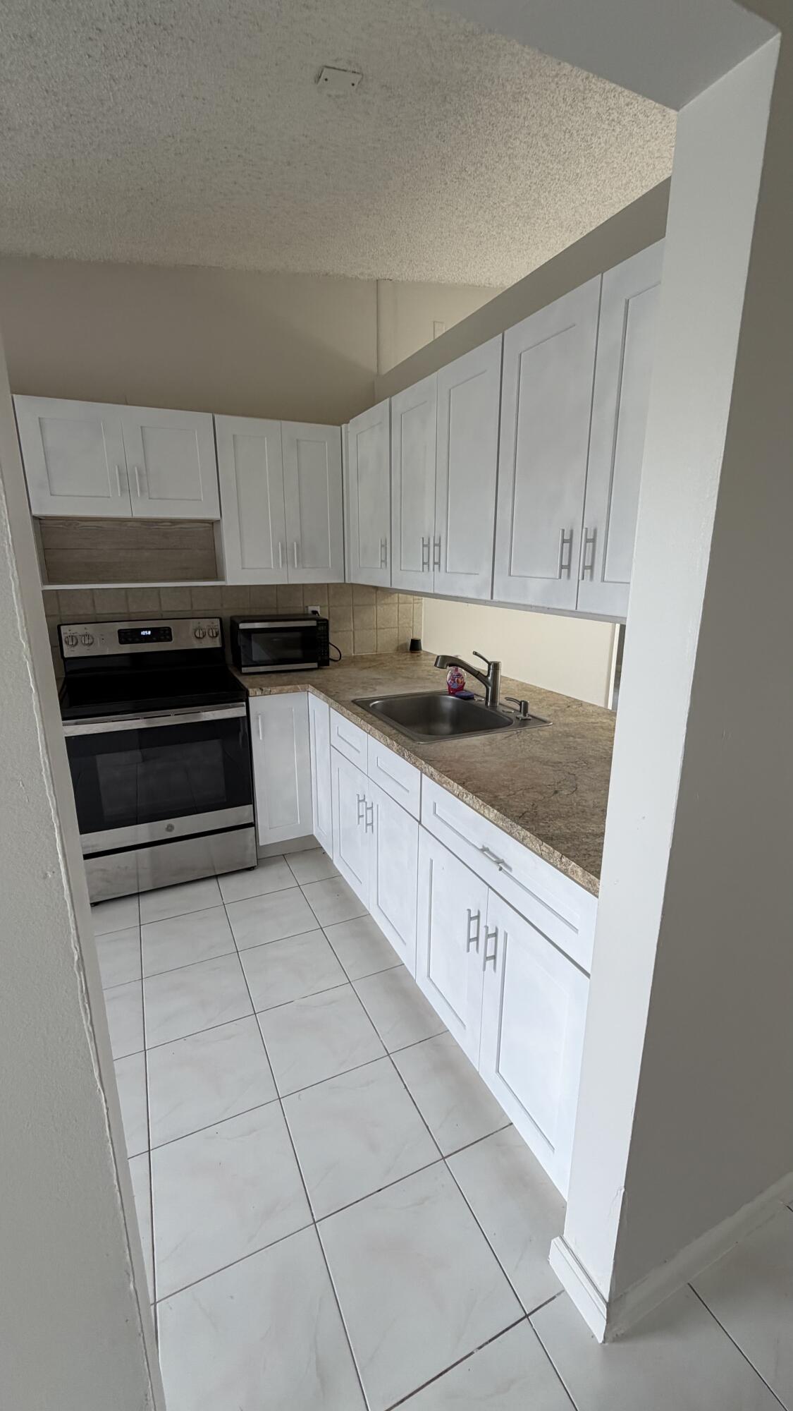 LAKEWOOD ON THE GREEN SEC 2 - Residential
